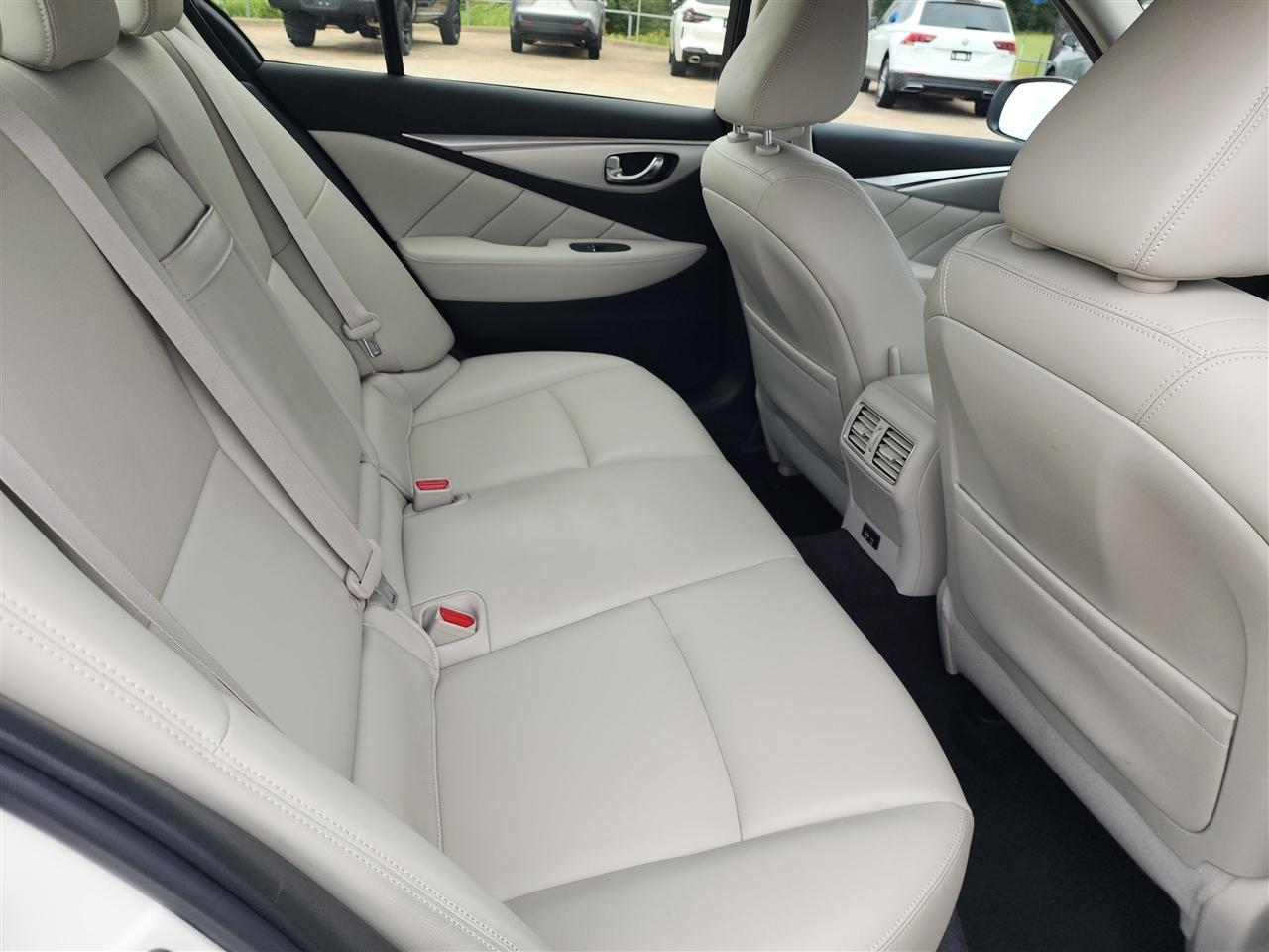 Infiniti Q50 3.0t LUXE 2021