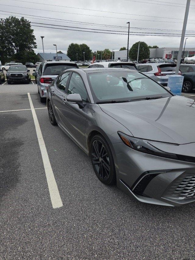 Toyota Camry Hybrid XLE 2026