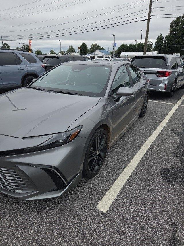 Toyota Camry Hybrid XLE 2026