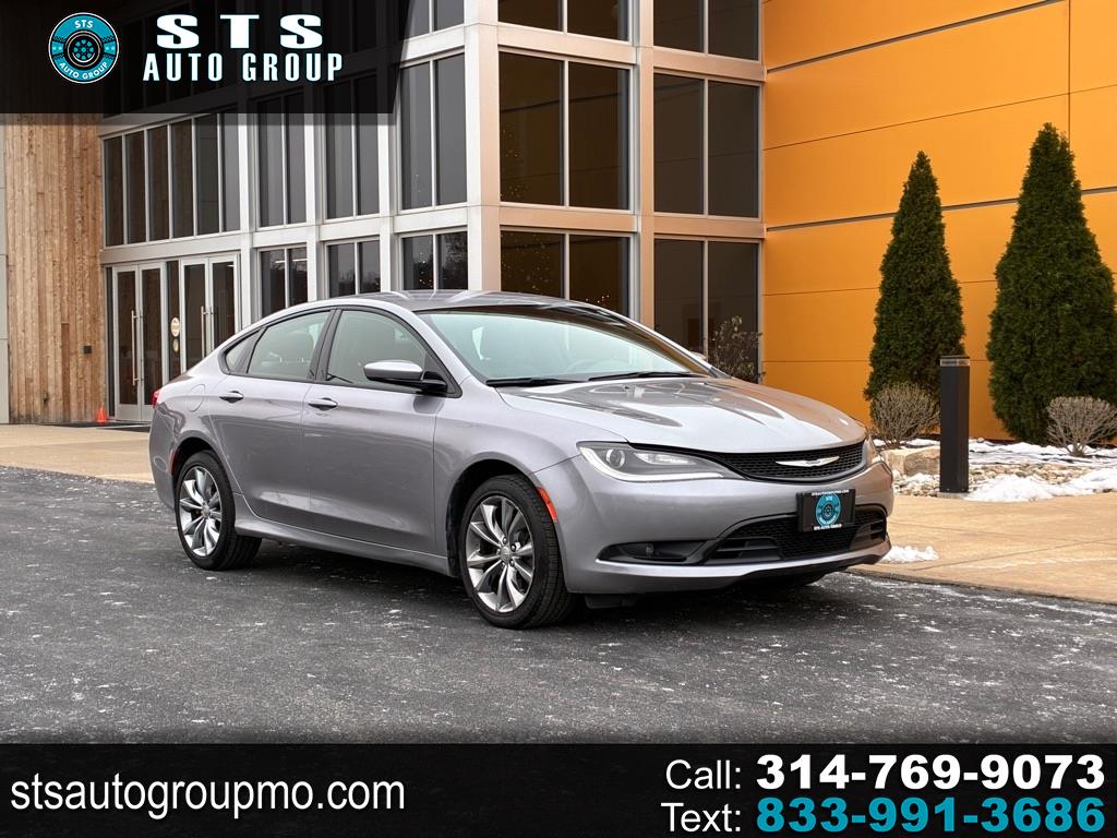 2015 Chrysler 200 S's photo