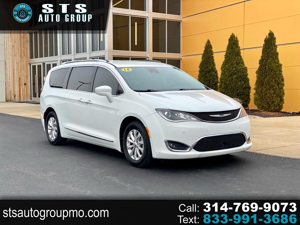 2018 Chrysler Pacifica Touring L's photo