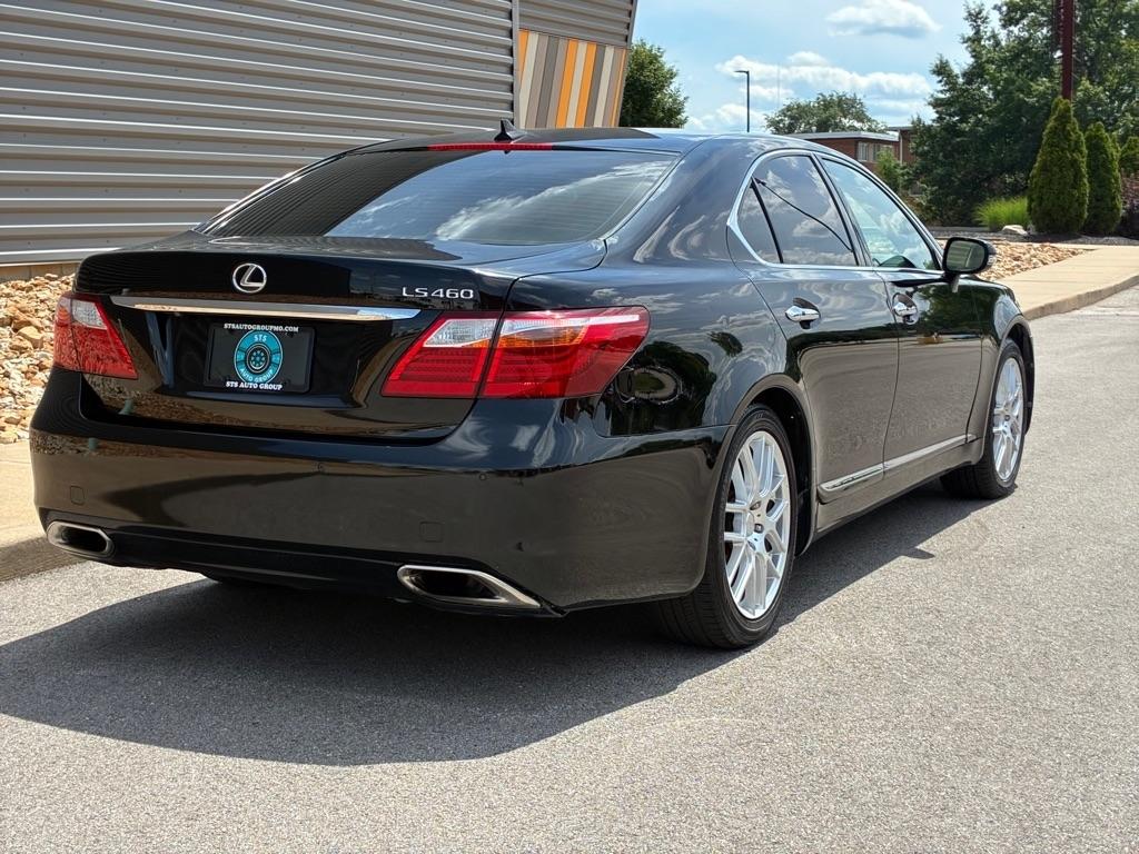 Lexus LS 460  2011