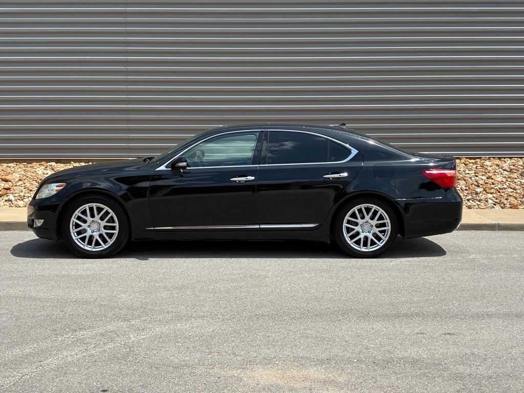Lexus LS 460  2011