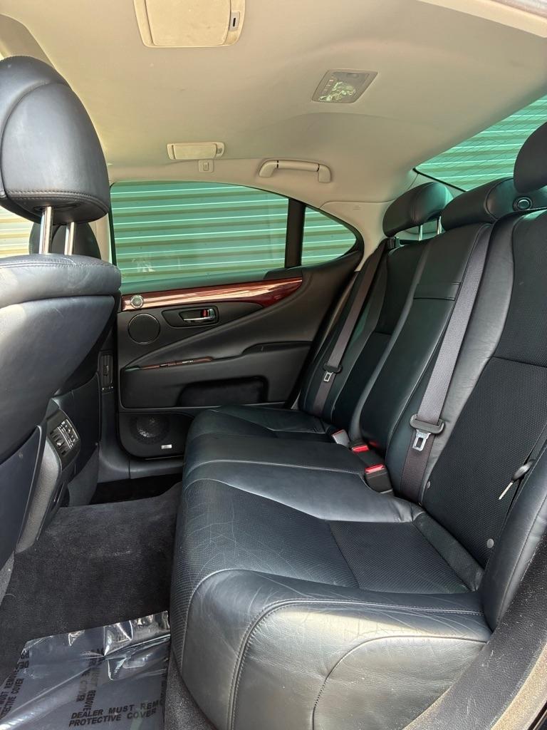 Lexus LS 460  2011