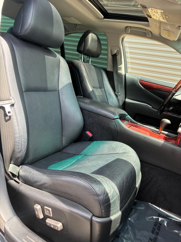 Lexus LS 460  2011