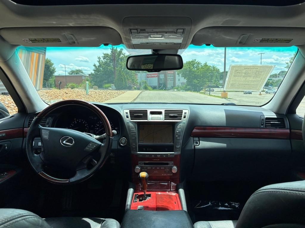 Lexus LS 460  2011