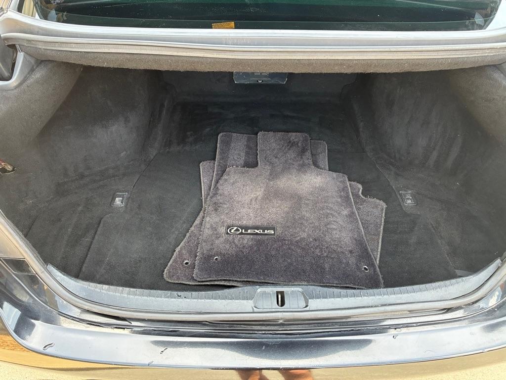 Lexus LS 460  2011
