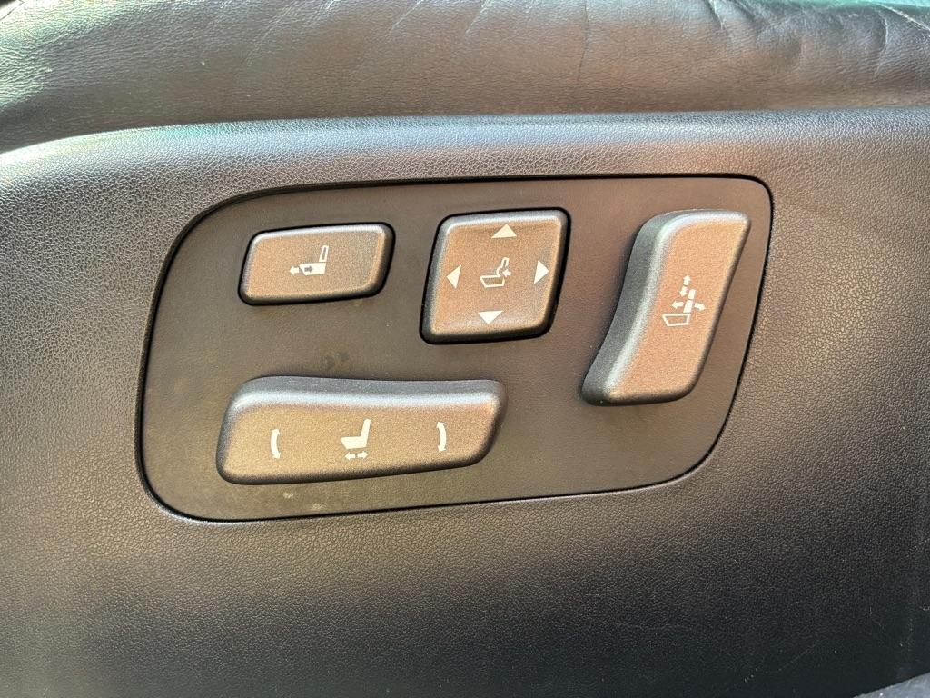 Lexus LS 460  2011