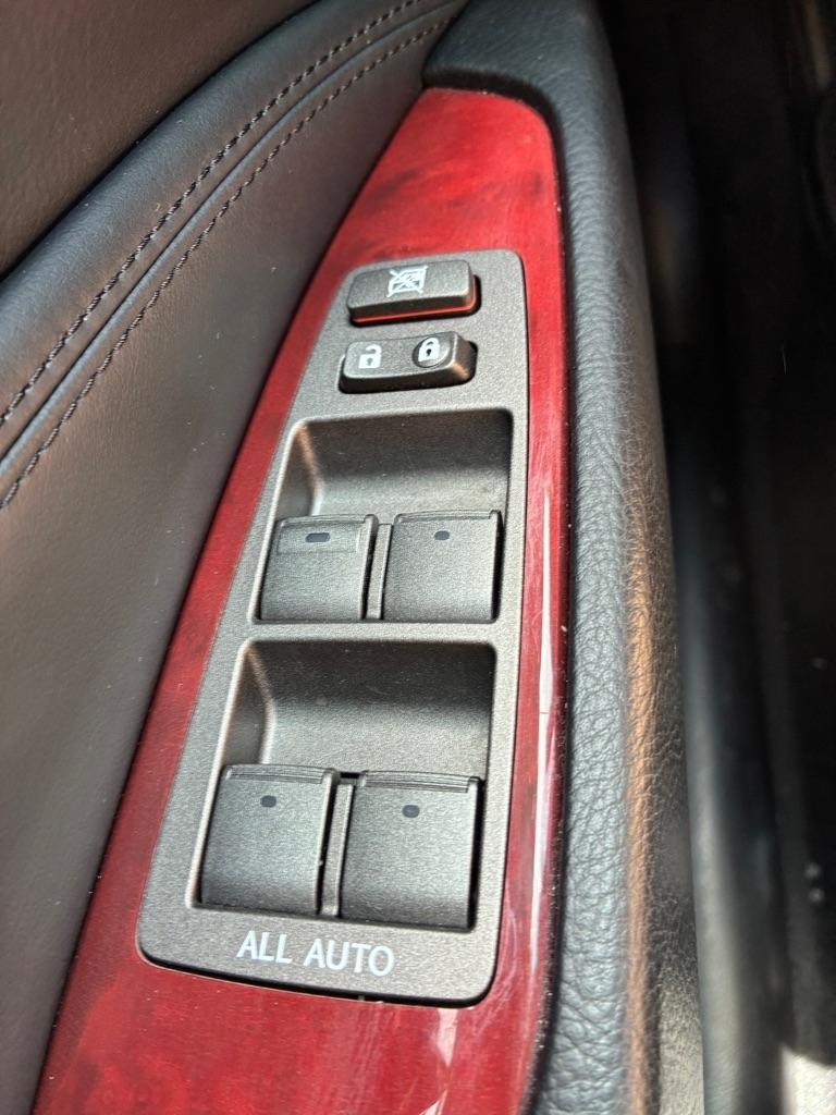 Lexus LS 460  2011
