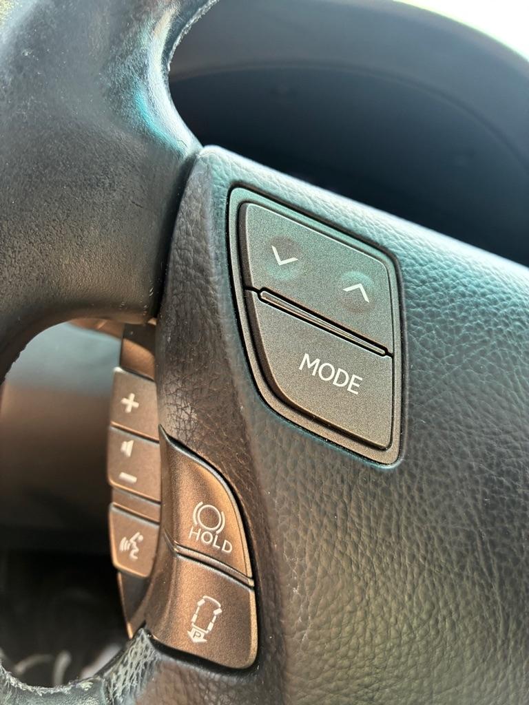 Lexus LS 460  2011