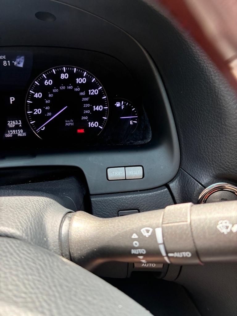 Lexus LS 460  2011