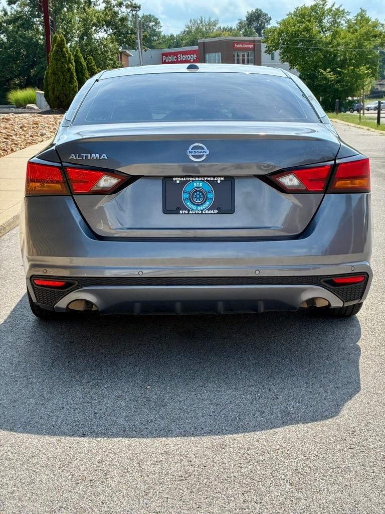 Nissan Altima  2024