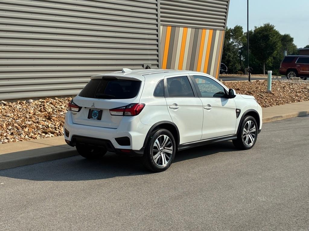 Mitsubishi Outlander Sport  2021