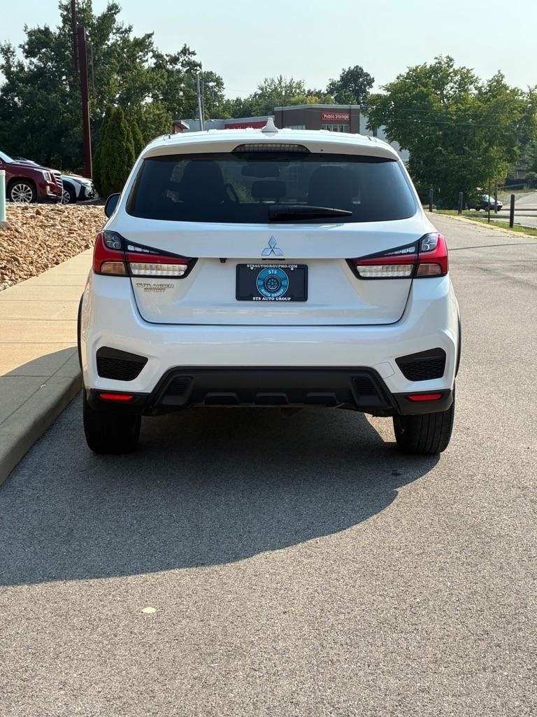 Mitsubishi Outlander Sport  2021