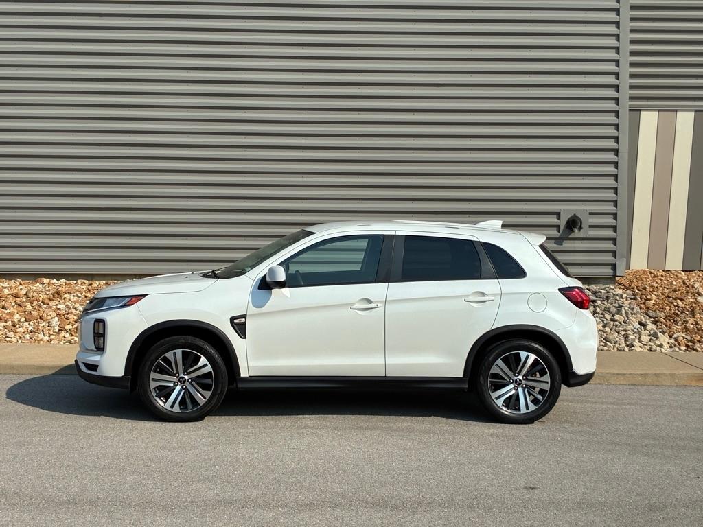 Mitsubishi Outlander Sport  2021