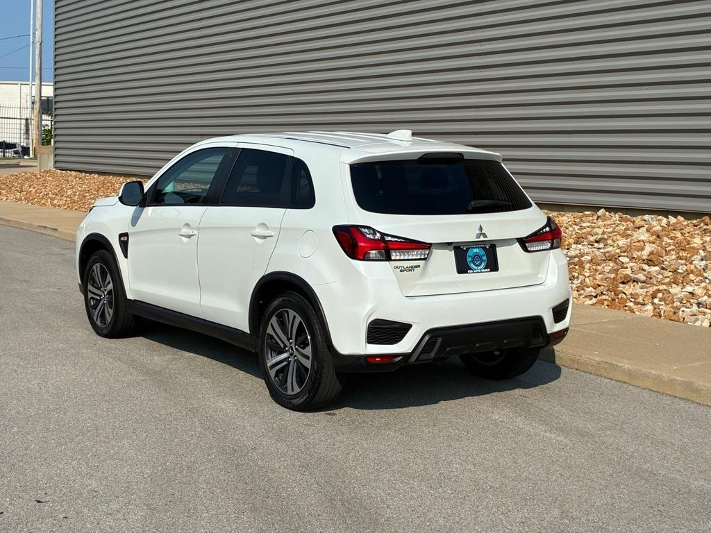 Mitsubishi Outlander Sport  2021