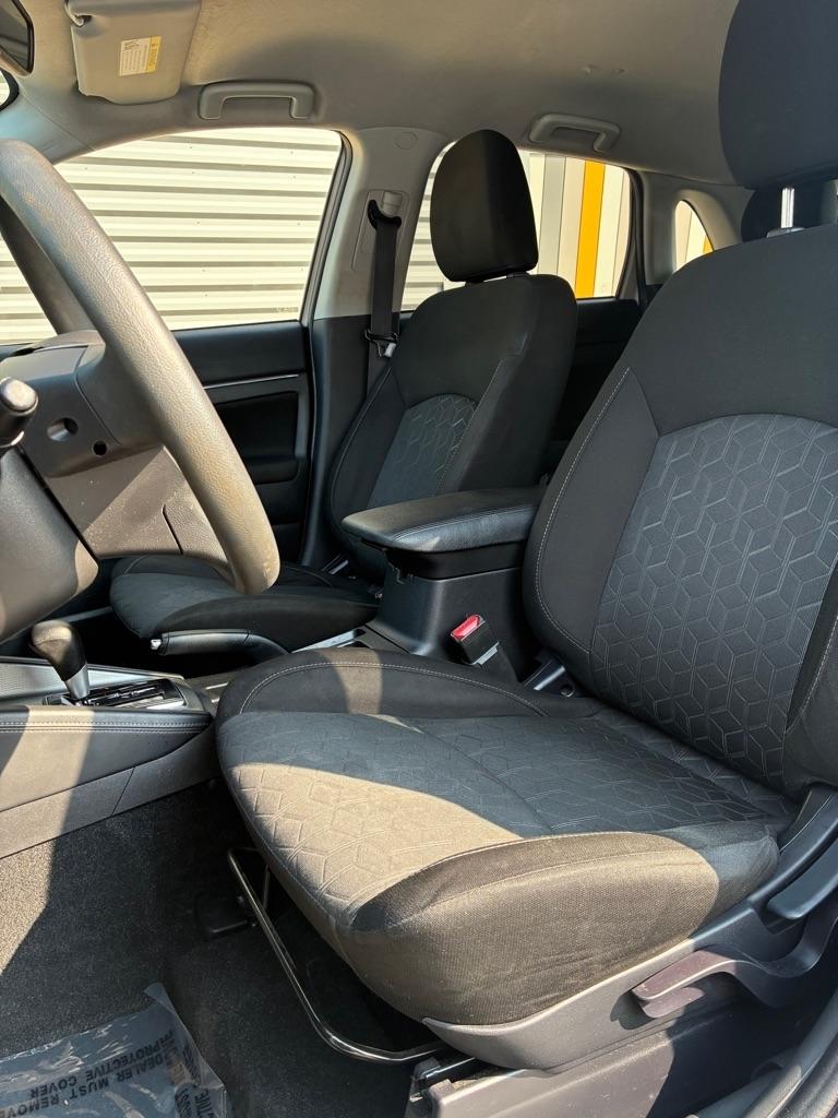 Mitsubishi Outlander Sport  2021