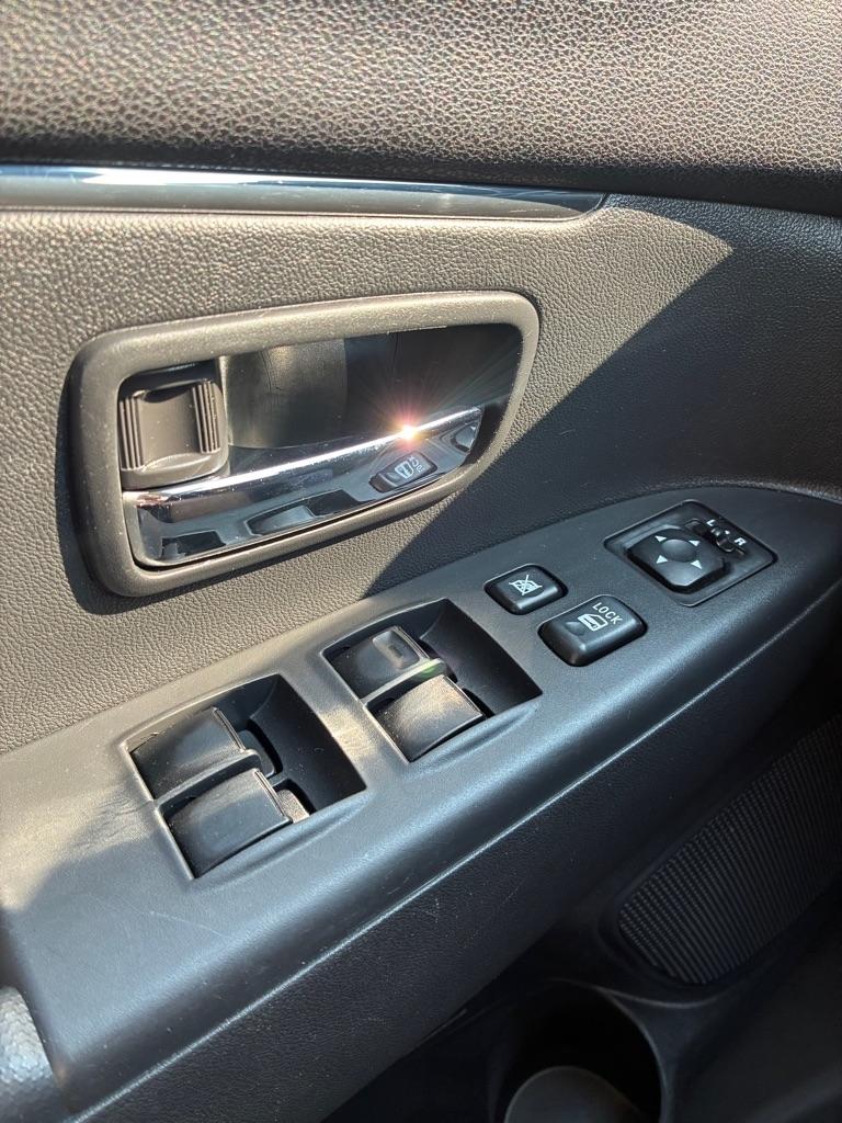 Mitsubishi Outlander Sport  2021