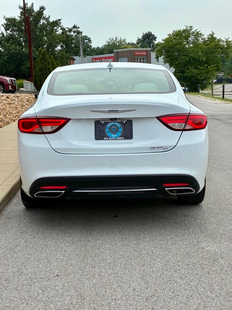 Chrysler 200  2015