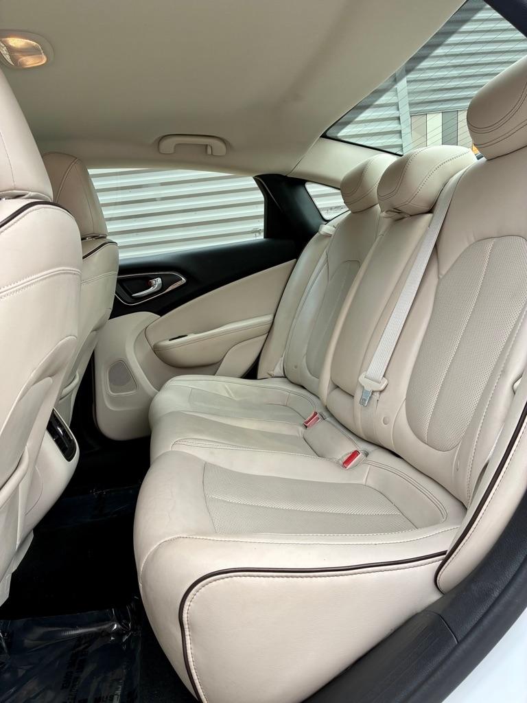 Chrysler 200  2015