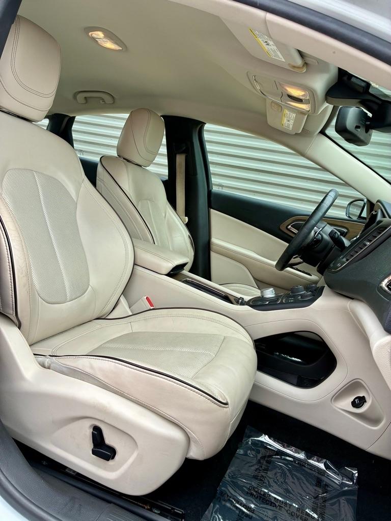 Chrysler 200  2015