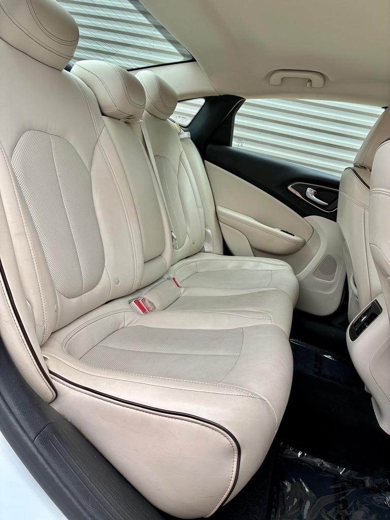 Chrysler 200  2015