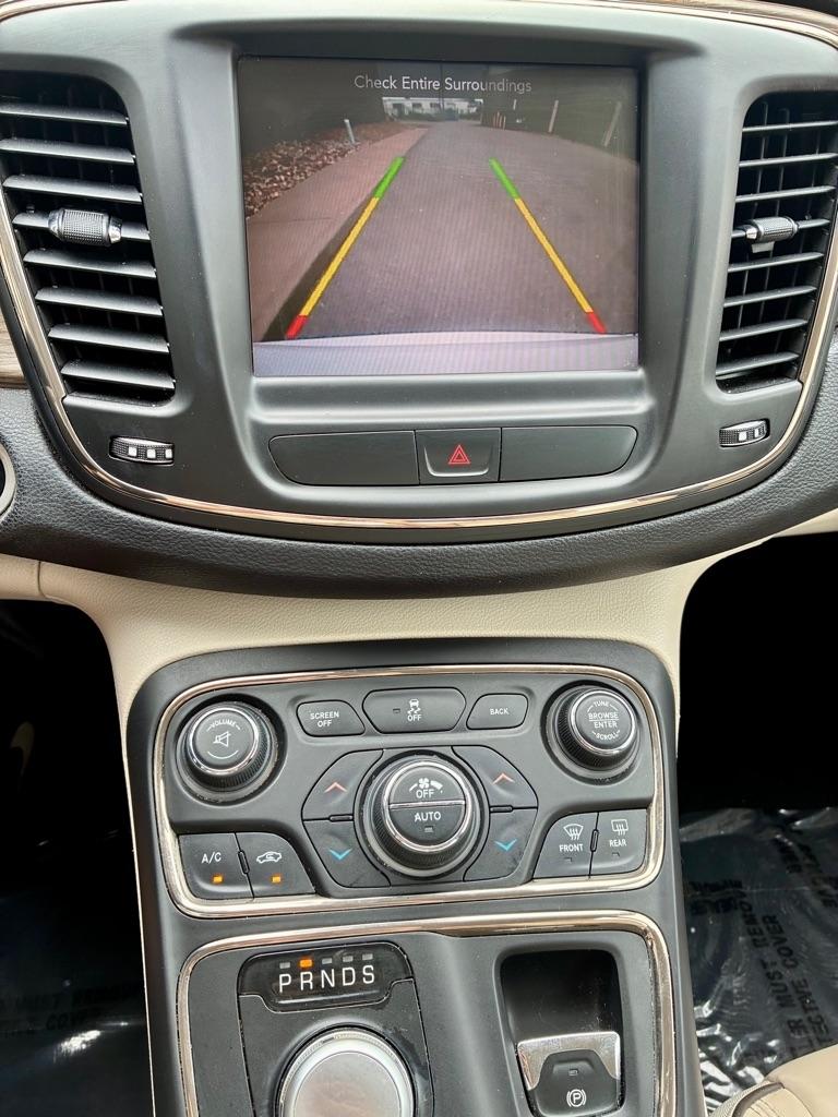 Chrysler 200  2015