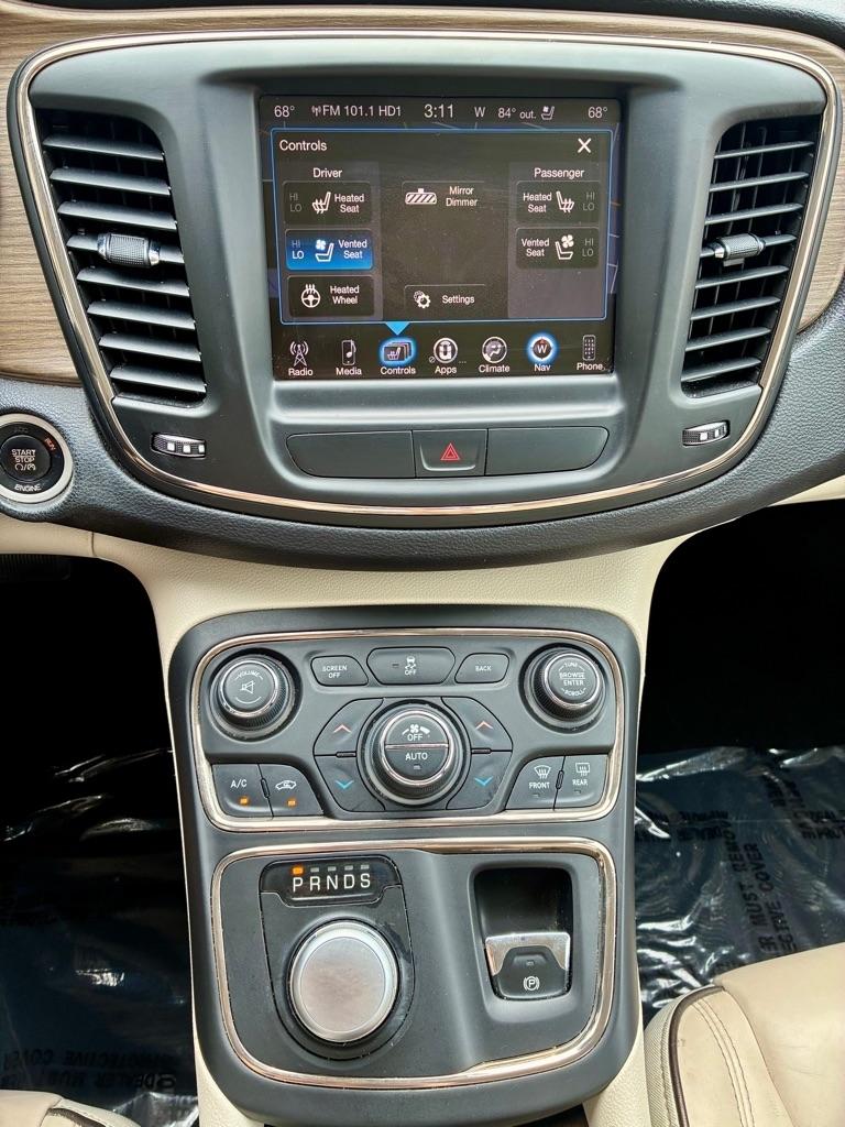 Chrysler 200  2015