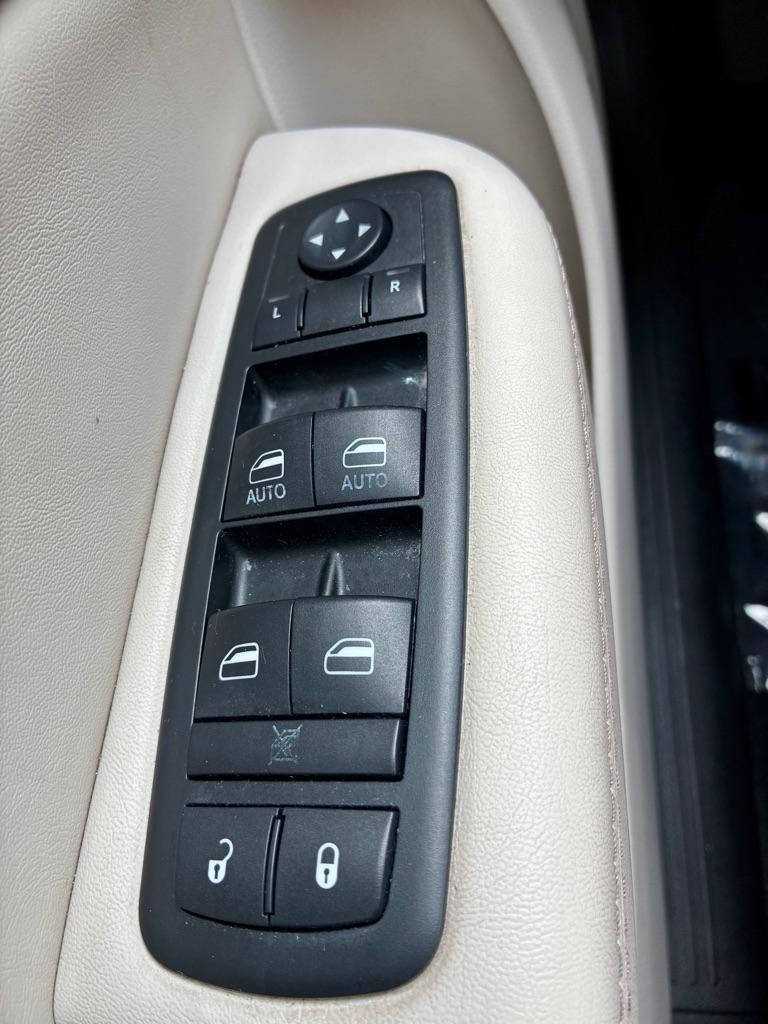 Chrysler 200  2015