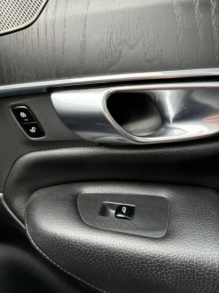Volvo XC90  2020