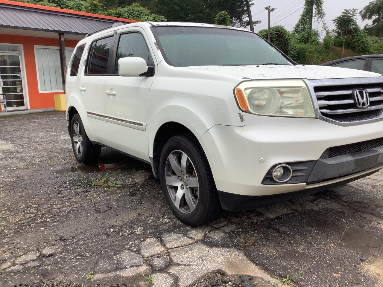 2012 Honda Pilot Touring 4WD w/ NAVI and RES's photo
