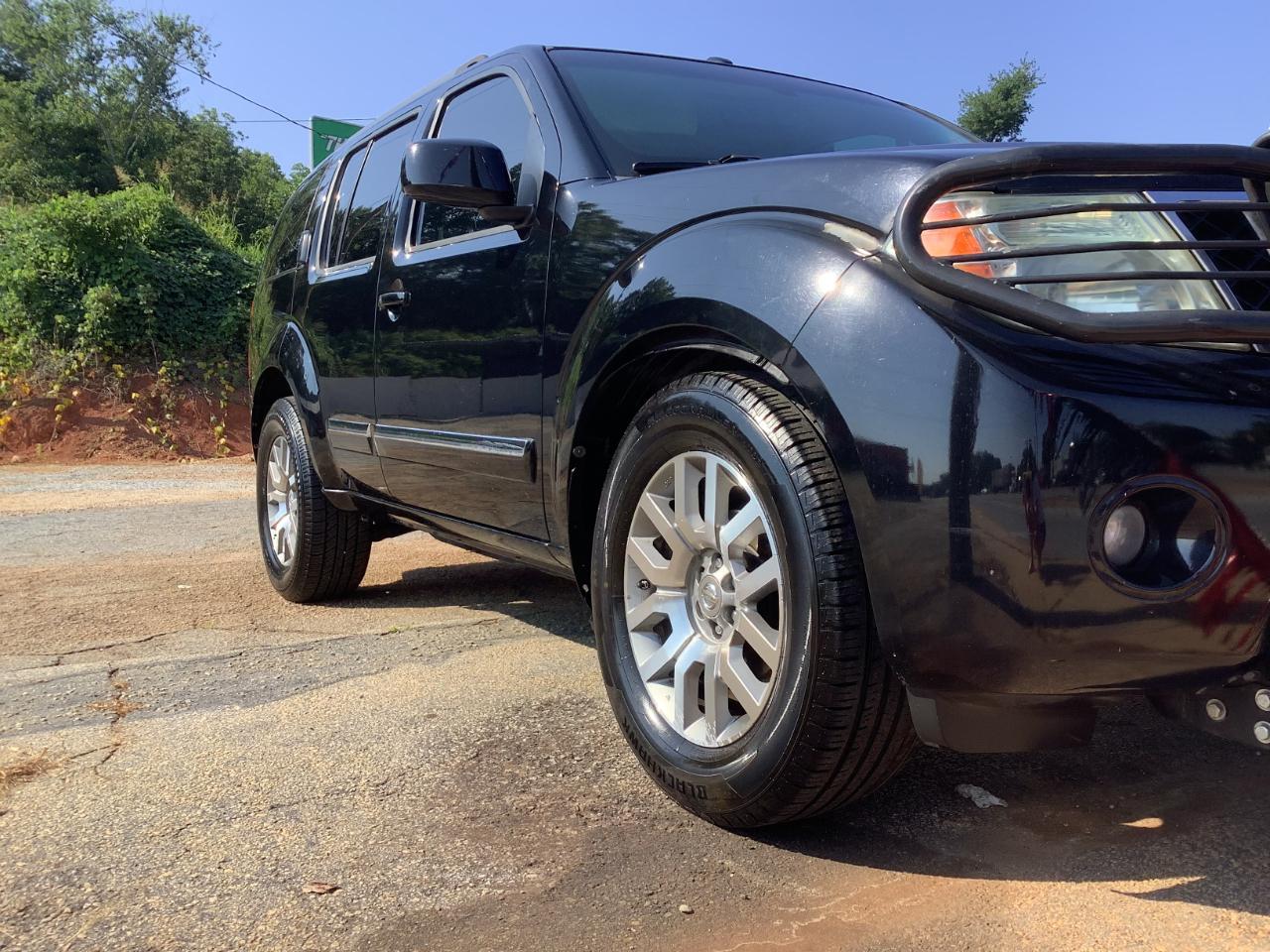 2010 Nissan Pathfinder LE 2WD