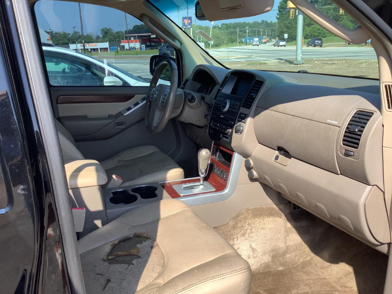 2010 Nissan Pathfinder LE - Photo 6