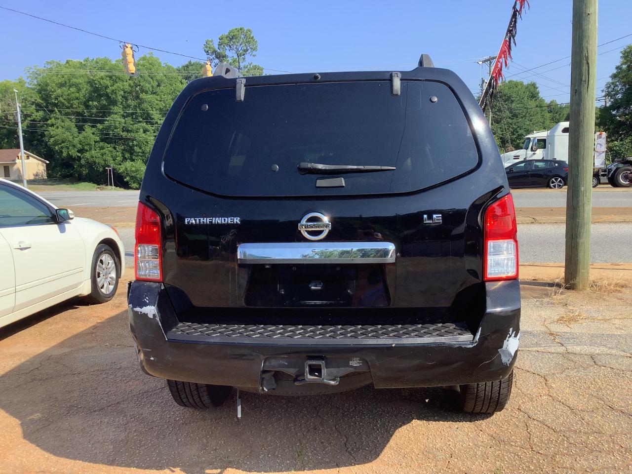 2010 Nissan Pathfinder LE - Photo 9