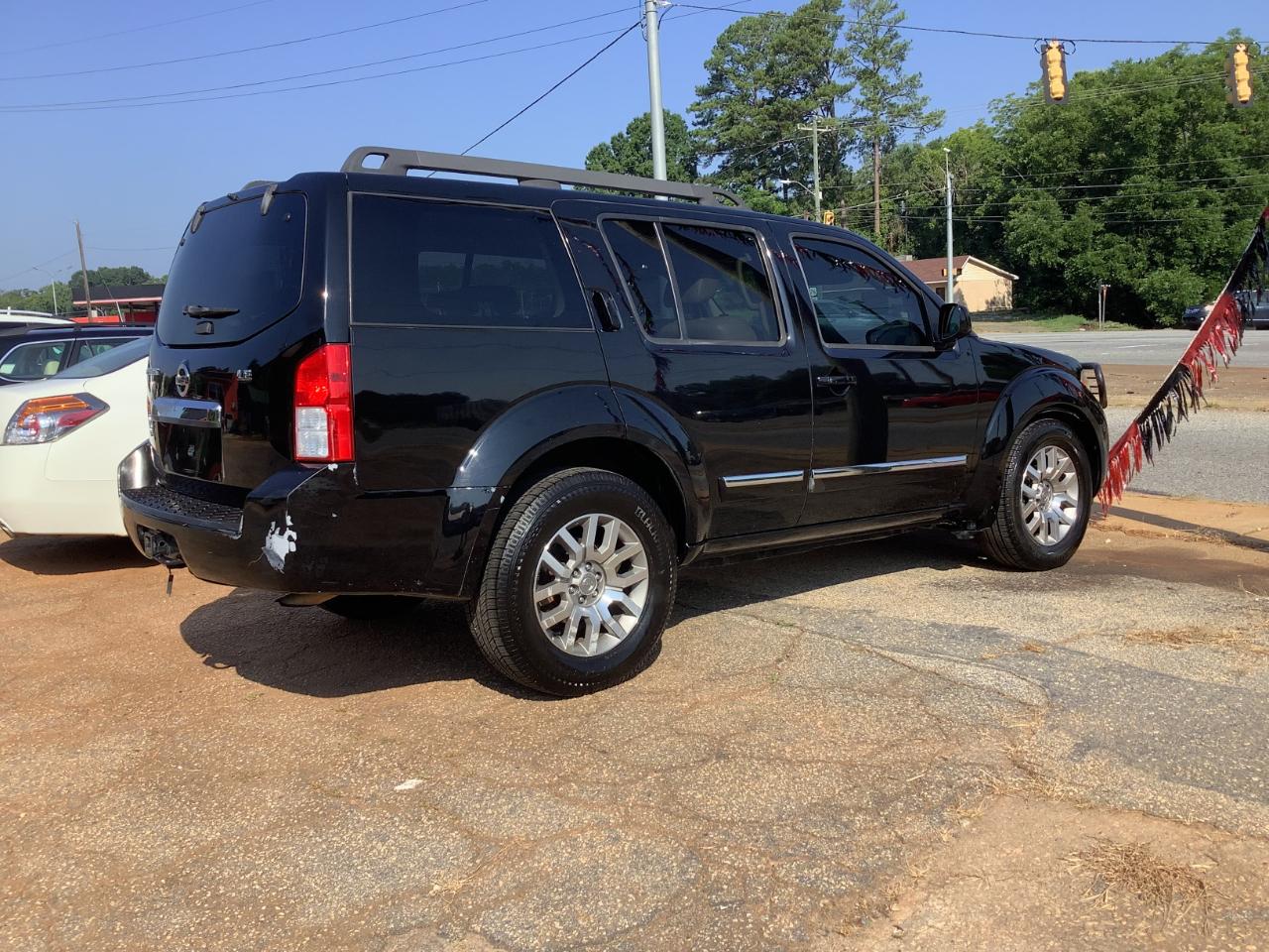 2010 Nissan Pathfinder LE - Photo 10