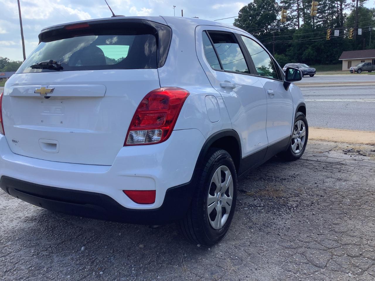 2018 Chevrolet Trax LS - Photo 9