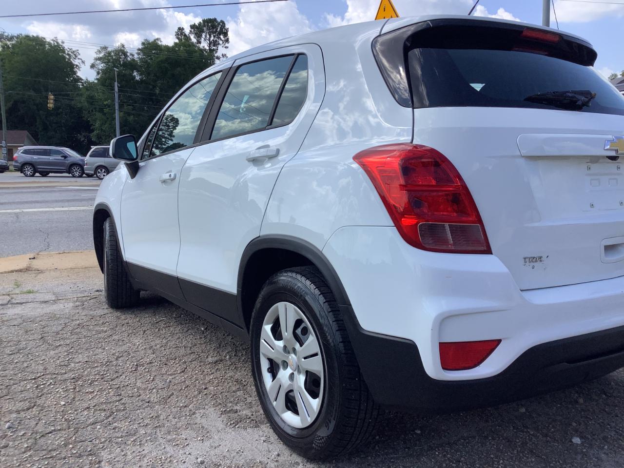 2018 Chevrolet Trax LS - Photo 10