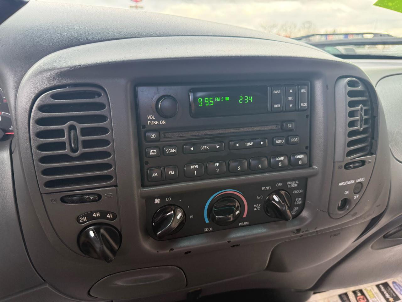 Ford F-150 XL Flareside 4WD 2001