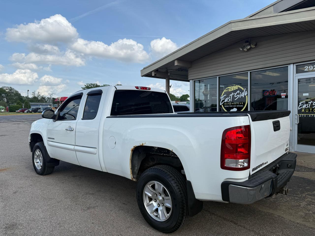 GMC Sierra 1500 SLE Ext. Cab 4WD 2011