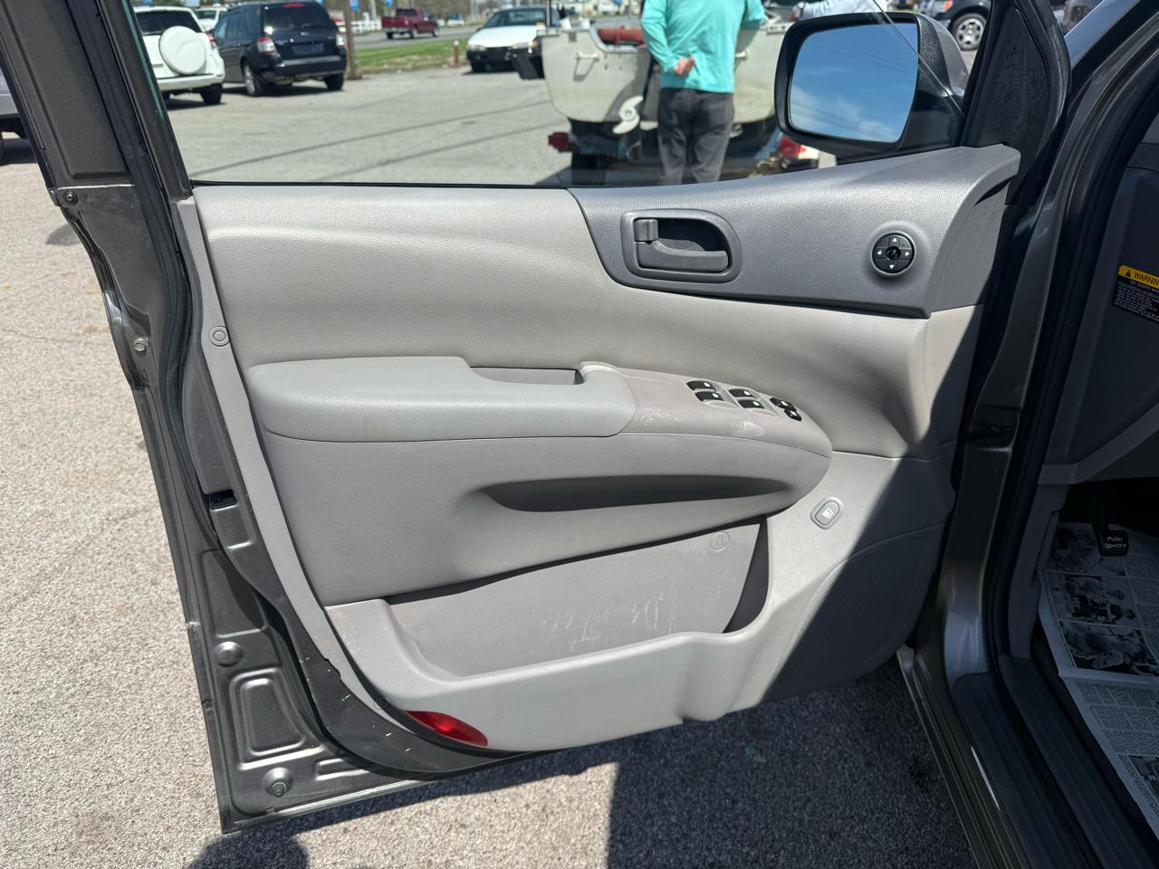 Kia Sedona LX LWB 2011