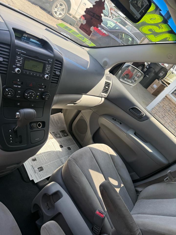 Kia Sedona LX LWB 2011