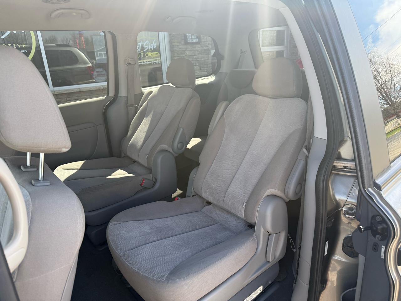 Kia Sedona LX LWB 2011