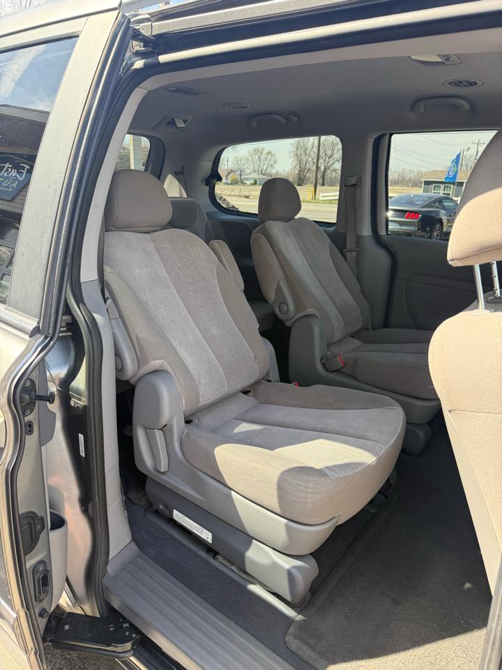 Kia Sedona LX LWB 2011