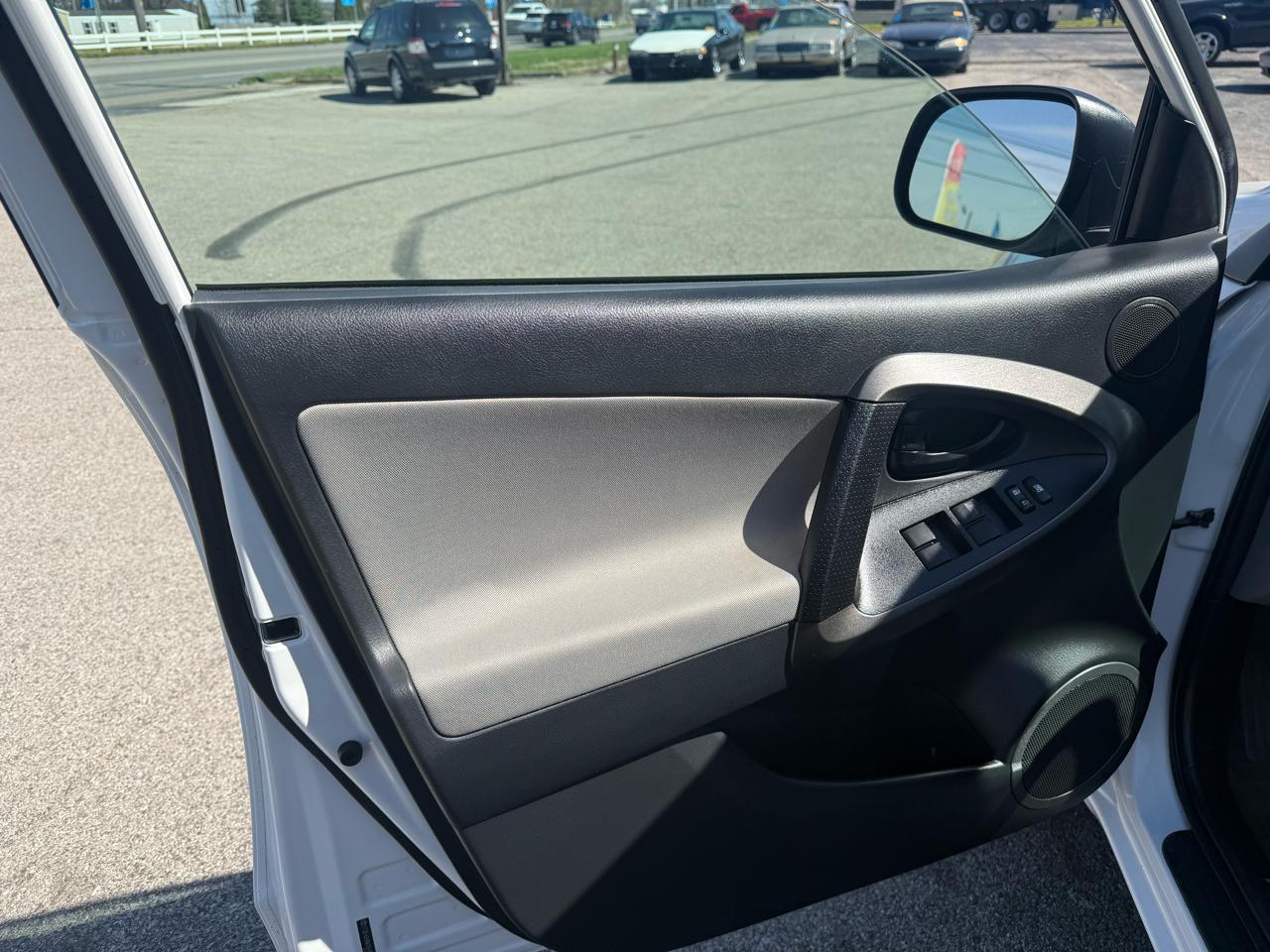 Toyota RAV4 Base I4 4WD 2011