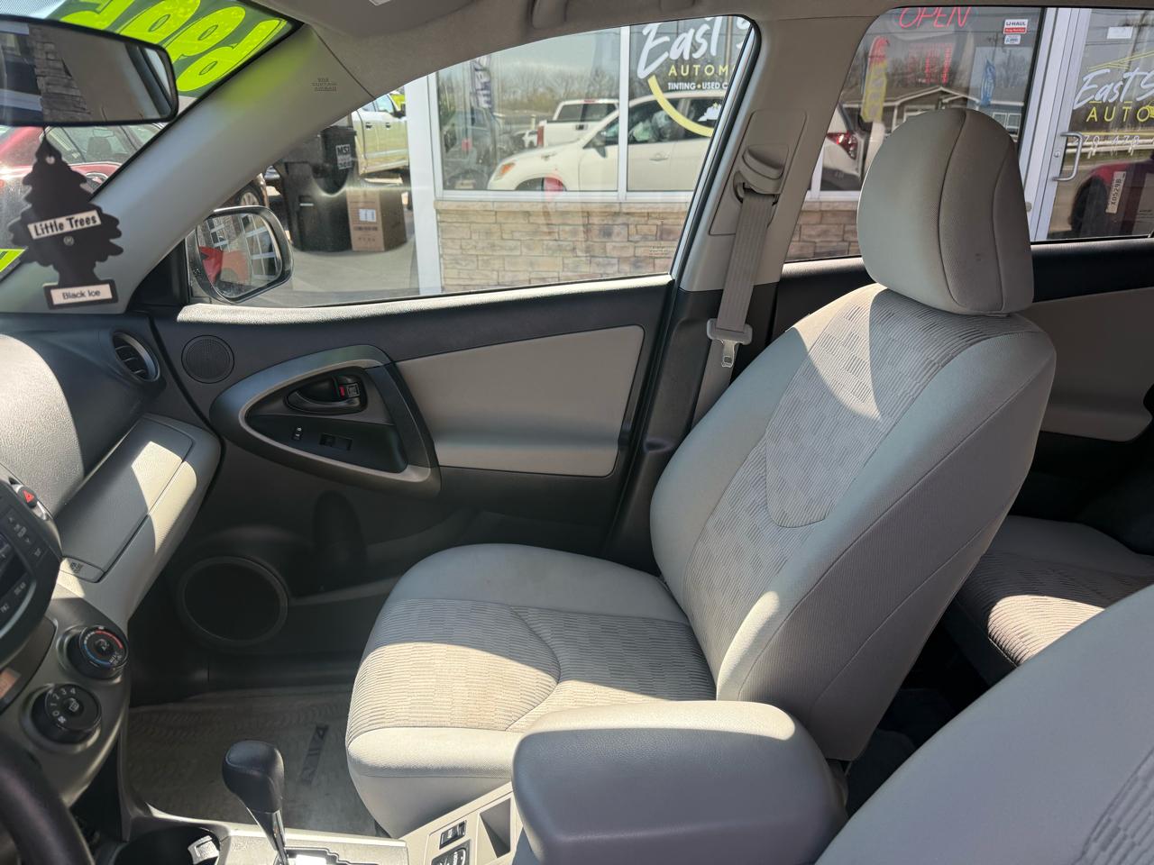 Toyota RAV4 Base I4 4WD 2011