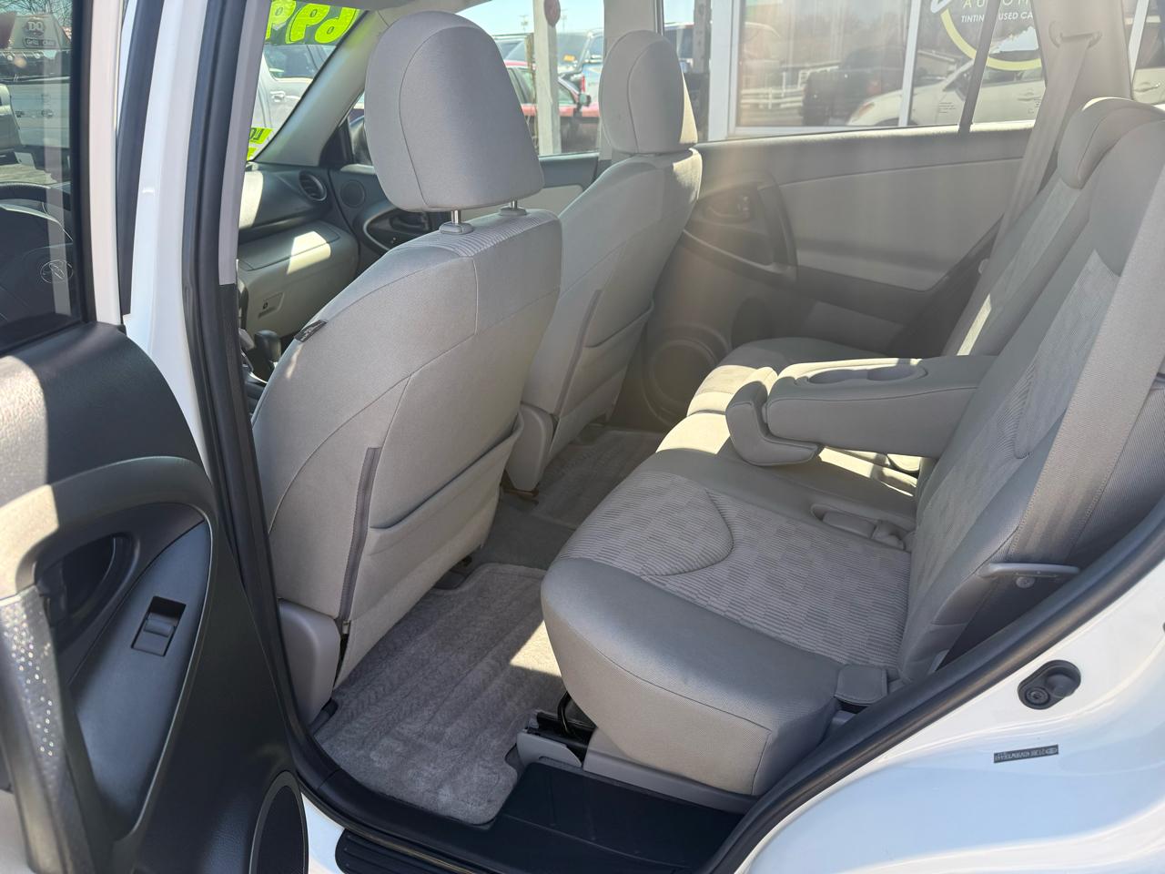 Toyota RAV4 Base I4 4WD 2011