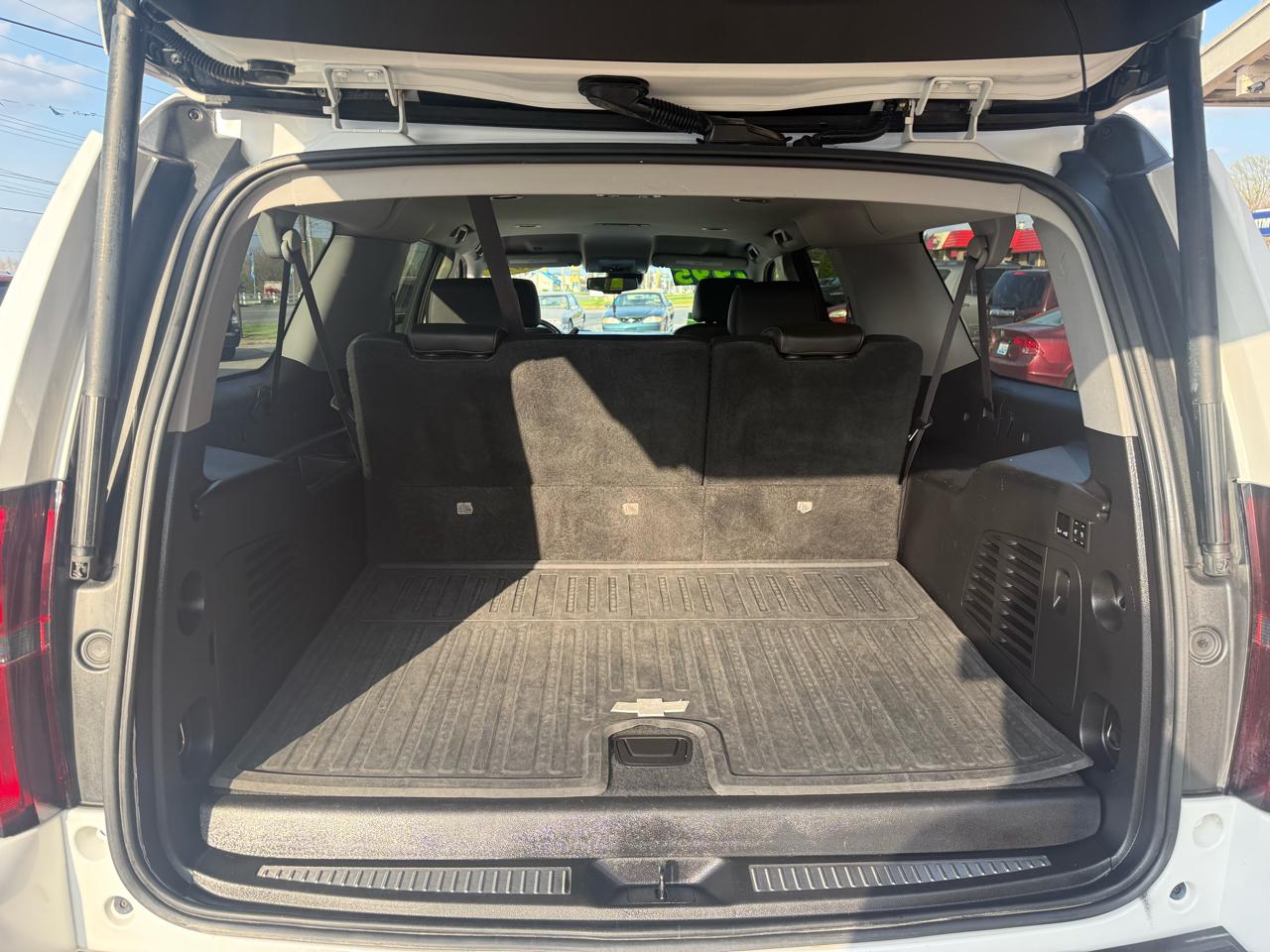 Chevrolet Suburban LT 1500 4WD 2015