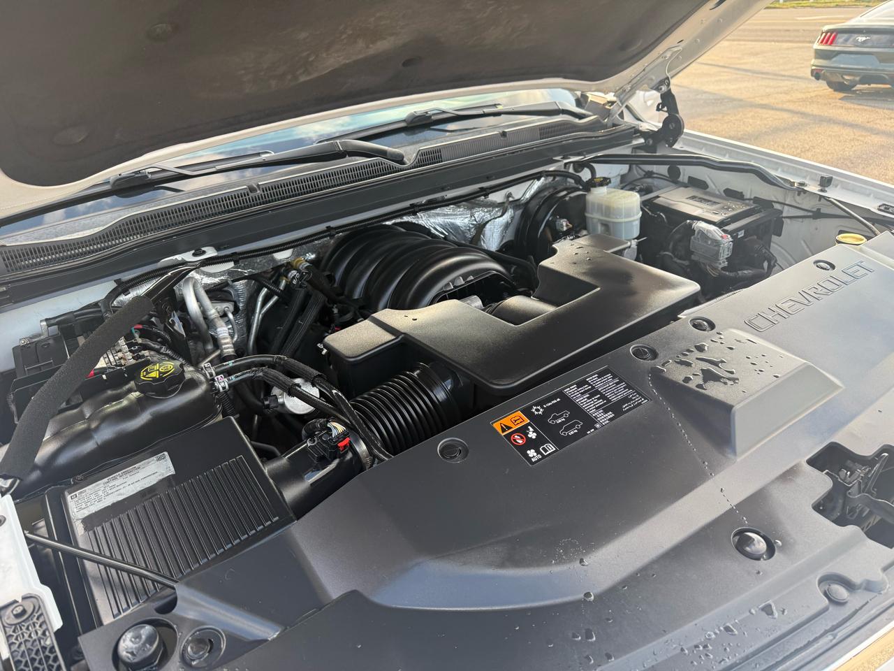 Chevrolet Suburban LT 1500 4WD 2015