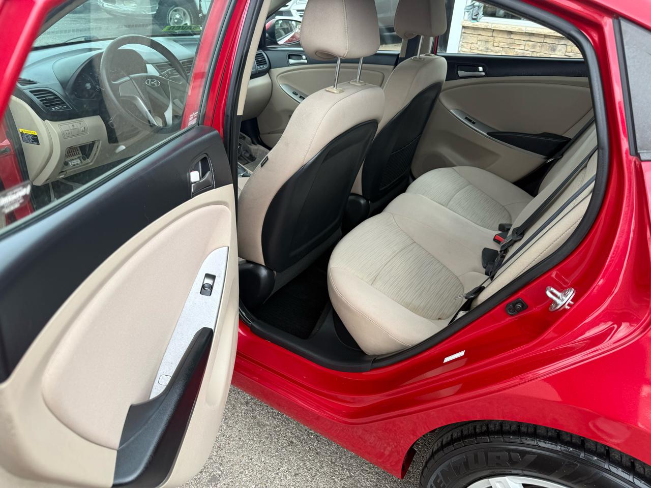 Hyundai Accent SE 4-Door 6A 2016