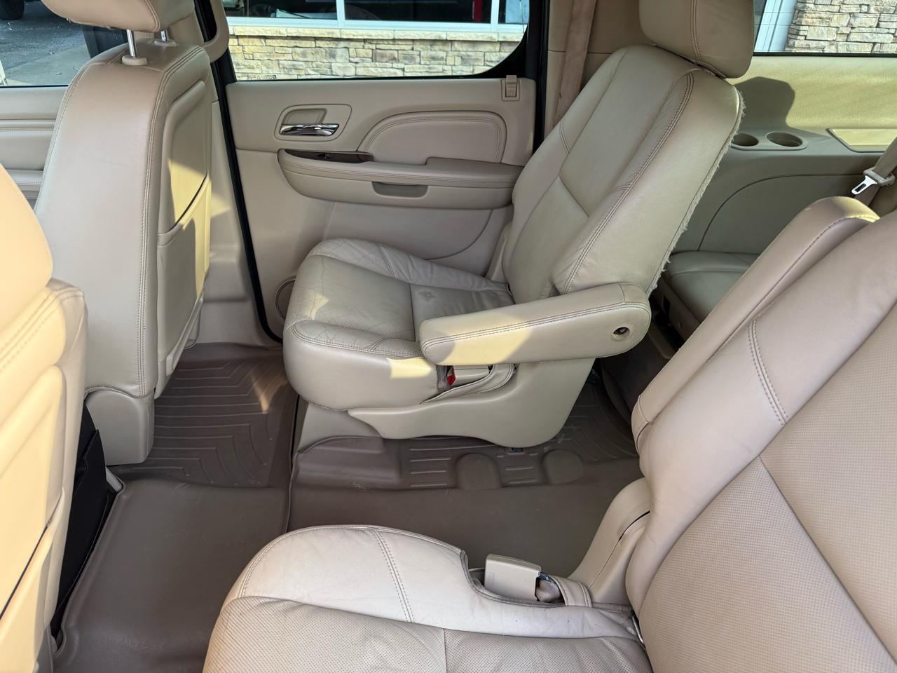 Cadillac Escalade ESV AWD Premium 2011